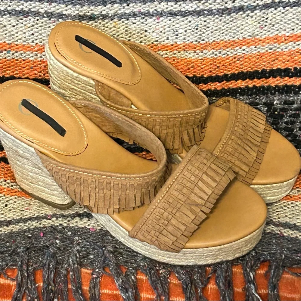 New C EST. 1946 Womens 9 Platform Heel Sandals Tan Shoes With Boho Fringe